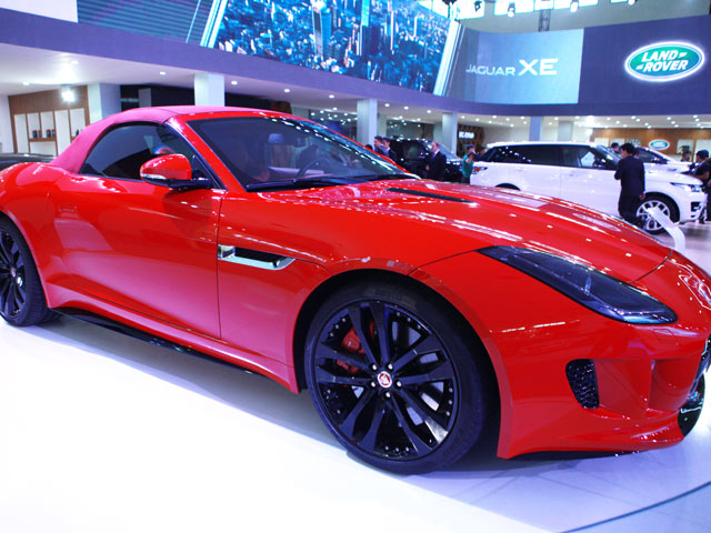 Ô tô - Xe máy - Cận cảnh chiếc Jaguar F-Type R tại Hà Nội