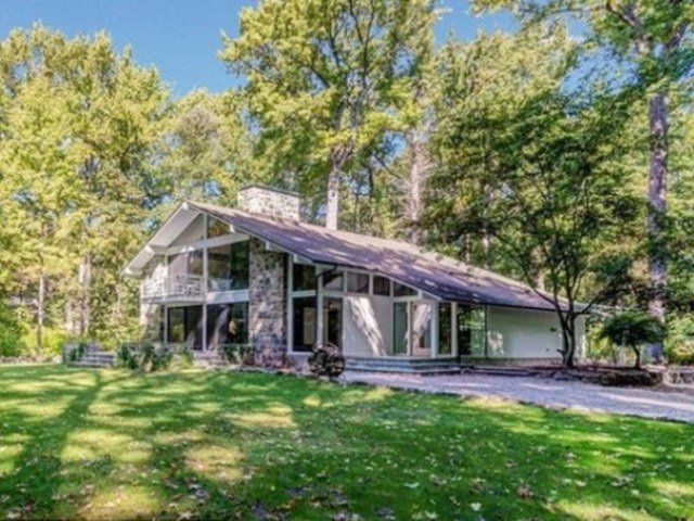 Phim - Căn nhà thơ ấu của Angelina Jolie định giá 2 triệu USD