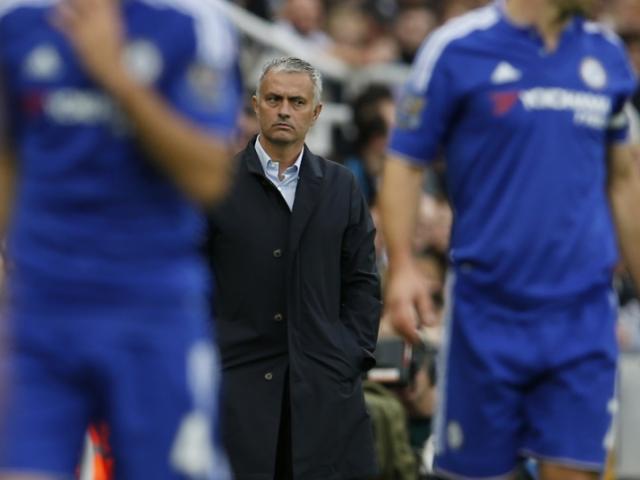 Bóng đá - Chelsea - Mourinho: "Chiếc xe buýt" hết xăng