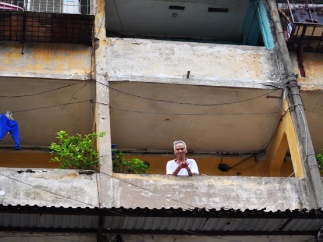 Tin tức trong ngày - Dân thấp thỏm sống ở khu tập thể “chống nạng” giữa Thủ đô