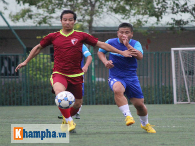 Bóng đá - “Máy quét” Quốc Vượng trổ tài ở “sân phủi”