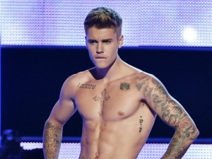 Ca nhạc - MTV - Khám phá những hình xăm khắp người Justin Bieber