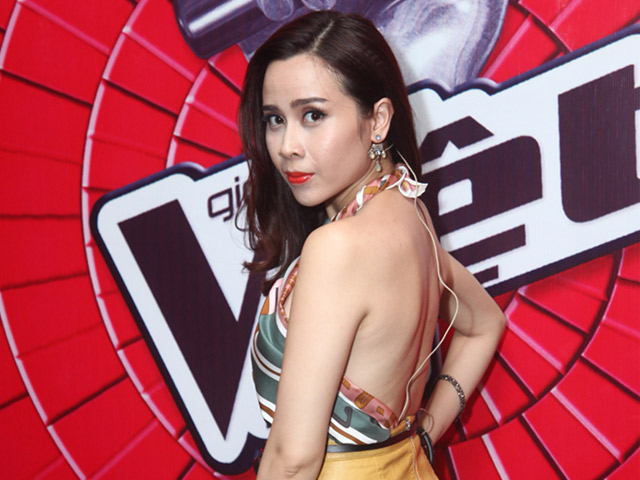 Mặt sau cánh gà - Lưu Hương Giang khoe lưng trần nuột nà