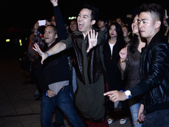 Ca nhạc - MTV - Tùng Dương "quẩy" nhiệt tình trong đêm "Gió mùa"