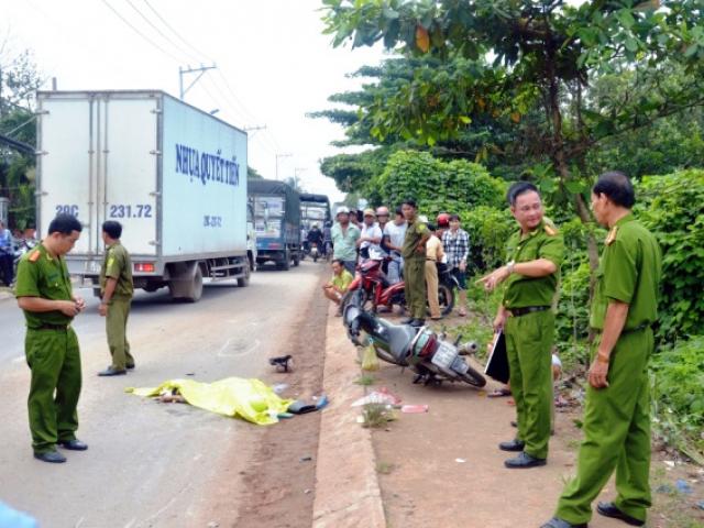 Tin tức trong ngày - TP.HCM: Truy tìm ô tô cán hai mẹ con thương vong