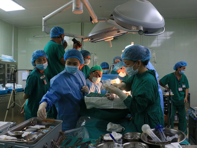 Sức khỏe đời sống - Hai người con hiến gan để cứu cha mẹ