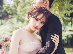 Bí quyết mặc đẹp - Hương Giang Idol dịu dàng, nữ tính khi làm cô dâu