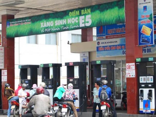 Thị trường - Tiêu dùng - Giá xăng E5 rẻ nhưng vẫn ít người mua