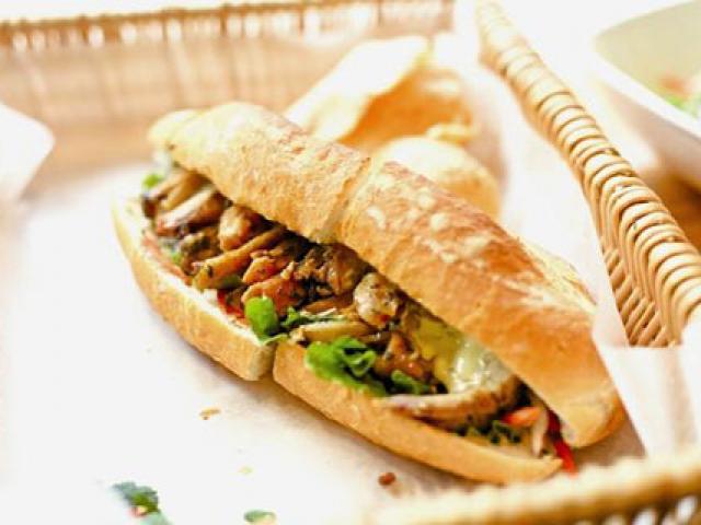 Ẩm thực - Cận cảnh chiếc bánh mì Việt siêu ngon, nhìn là thèm