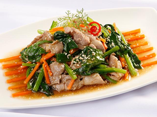 Ẩm thực - Rau cải xào thịt thơm ngon cho bữa cơm tối