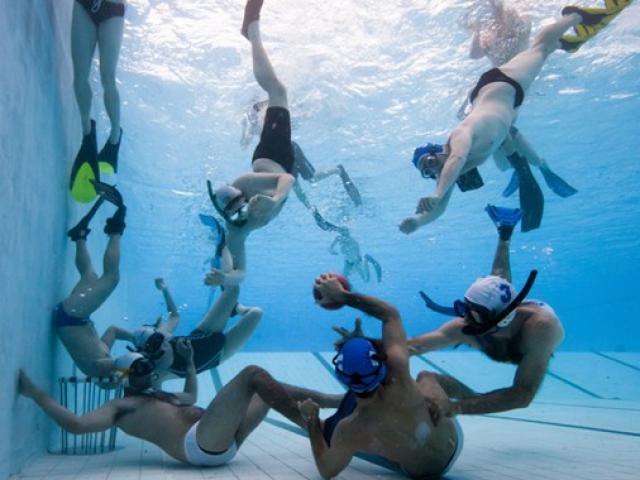 Thể thao - Rugby dưới nước: Đối kháng thú vị như đàn cá