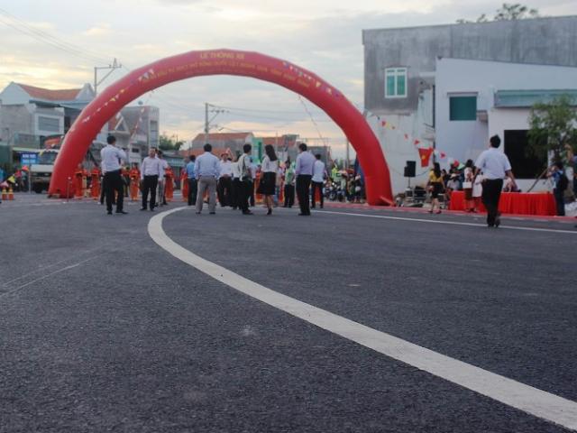 Tin tức trong ngày - Thông xe QL1 qua “điểm nóng” chậm bàn giao mặt bằng nhất nước