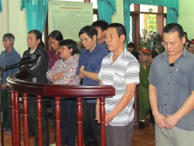 Tin tức trong ngày - Cản học sinh đến trường, lãnh 24 tháng tù