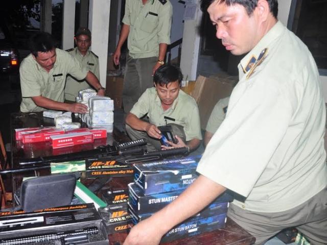 Pháp luật - Tóm lô hàng nóng "đi lậu" trên xe khách Bắc-Nam