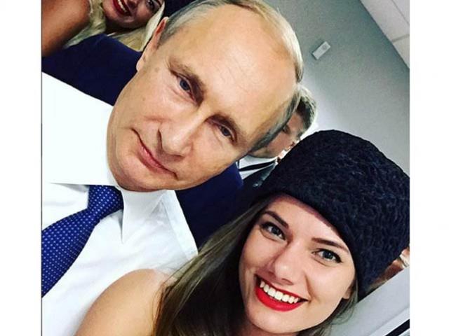 Thế giới - TT Putin chụp ảnh "tự sướng" với người mẫu xe đua