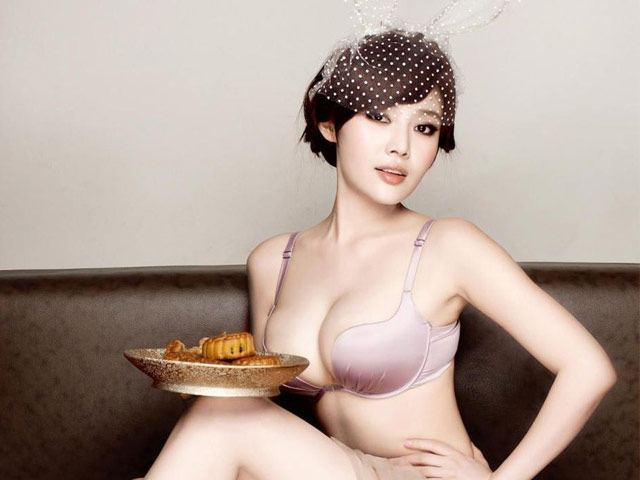 Làm đẹp - Kỳ lạ cách nâng ngực căng tròn kiểu "Ma cà rồng"