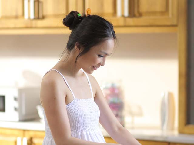 Ca nhạc - MTV - Hiền Thục vất vả hóa bà bầu trong MV mới