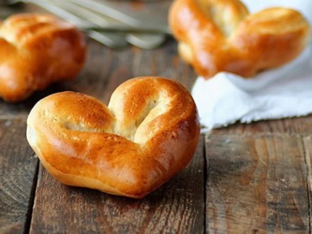 Ẩm thực - Clip: Bánh mì "nhảy múa" khiến người xem thèm thuồng