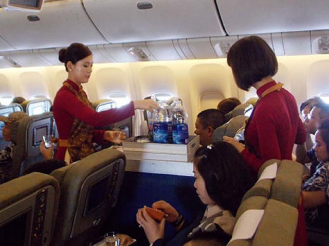 Tin tức trong ngày - Trả lại gần 1 tỷ đồng khách bỏ quên trên máy bay VNA