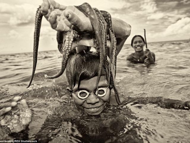 Phi thường - kỳ quặc - Chùm ảnh: Cuộc sống của bộ tộc du cư trên biển