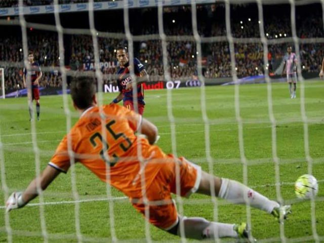 Bóng đá - Barca: "Vua hưởng lợi" từ phạt đền ở châu Âu