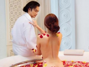 Hậu trường phim - Tiết lộ những cảnh tắm gợi cảm của mỹ nhân Việt