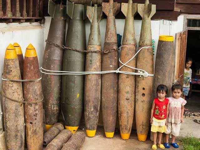 Tin tức trong ngày - Biến vỏ bom thành vật dụng độc đáo ở Lào