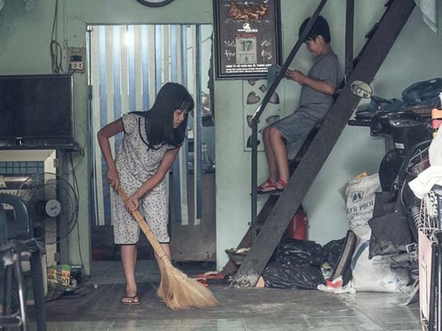 Phim - Xúc động bộ ảnh mẹ con của sao nhí "Hoa vàng cỏ xanh"