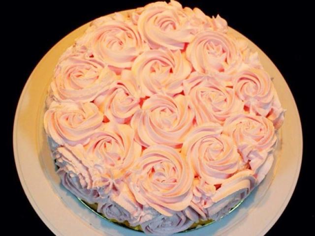 Bánh kem hoa hồng là sự kết hợp tuyệt vời giữa hương vị thơm ngon của bánh kem và vẻ đẹp quyến rũ của hoa hồng. Hãy xem hình để ngắm nhìn những bánh kem đẹp như một bông hoa hồng thật đẹp mắt và ngon miệng nào!