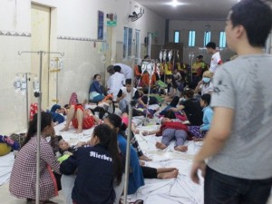 Tin tức Việt Nam - Gần 1.000 công nhân nhập viện sau bữa cơm trưa