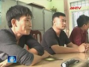 Video An ninh - Mâu thuẫn khi hát karaoke, vác đao kiếm đi hỗn chiến
