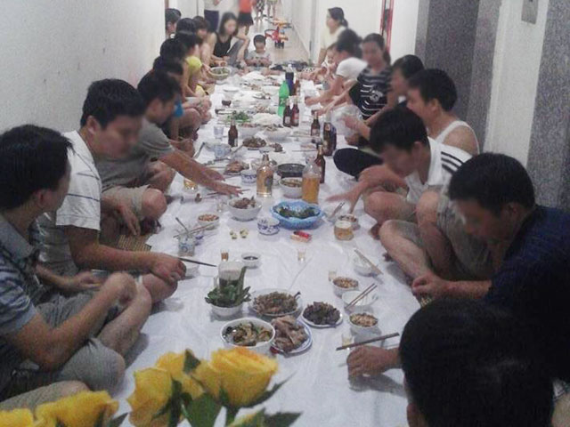 Tin tức trong ngày - Tiệc hành lang chung cư có thể gây... mất tình cảm