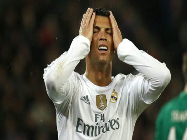 Sự kiện - Bình luận - Ronaldo "trầm cảm" trước cầu môn, Benitez lại... mừng