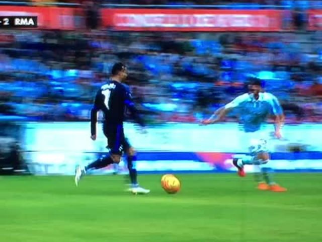 Bóng đá - Cú vấp ngã "khôi hài" của Ronaldo