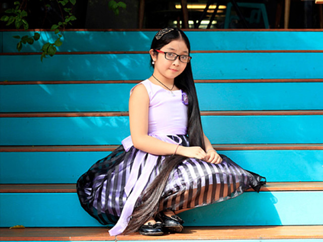 Ca nhạc - MTV - Ngắm mái tóc dài chấm gót chân của Hồng Minh