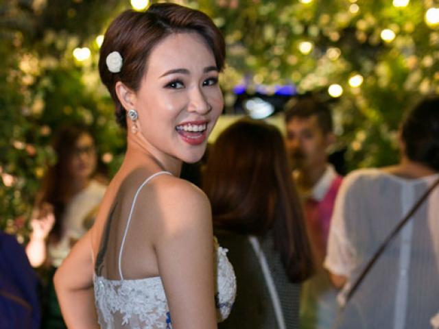 Sao ngoại-sao nội - Uyên Linh ngày càng xinh đẹp, gợi cảm