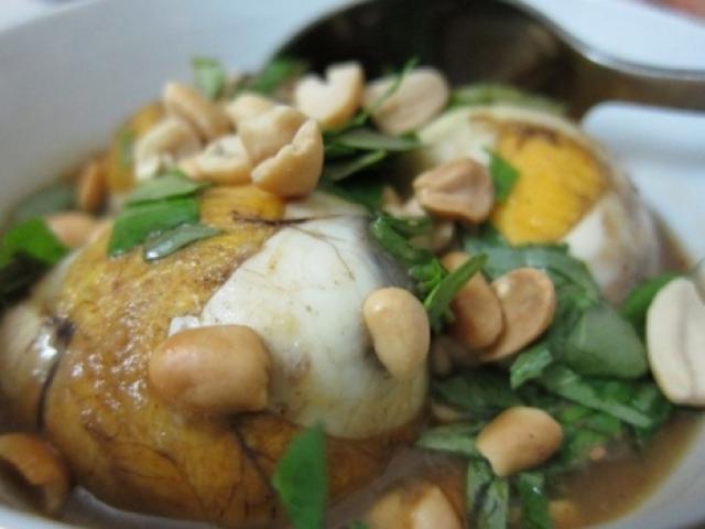 Sức khỏe đời sống - Không nên cho trẻ dưới 5 tuổi ăn trứng vịt lộn