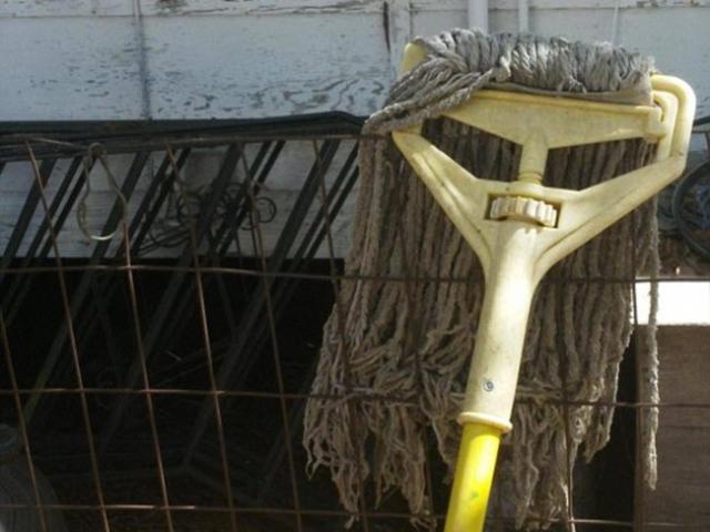 Phi thường - kỳ quặc - Giật mình trước hình mặt người trên vật "vô tri vô giác"