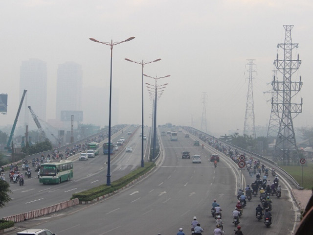 Ô nhiễm bụi, tiếng ồn ”phủ” nhiều điểm tại TP.HCM