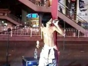 Chàng ăn xin khuyết tật hát rong gây sốt mạng Trung Quốc
