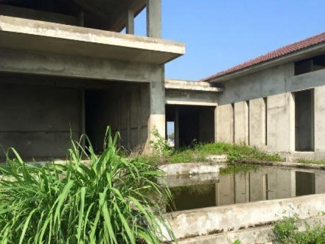 Tài chính - Bất động sản - Resort trăm tỷ bỏ hoang hàng km trên bờ biển