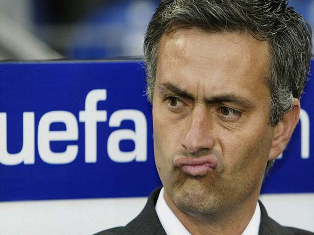 Bóng đá - Mourinho: Người "thích" ra đi trong bão tố