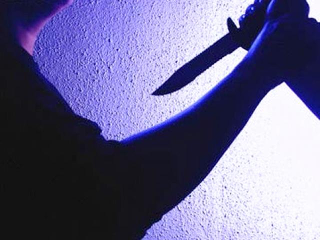 Tin pháp luật - Dùng dao đâm cảnh sát trong lúc lấy lời khai