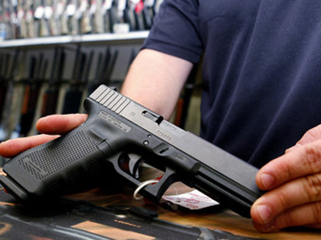 Thế giới - Áo: Súng lục, súng trường cháy hàng vì khủng hoảng nhập cư