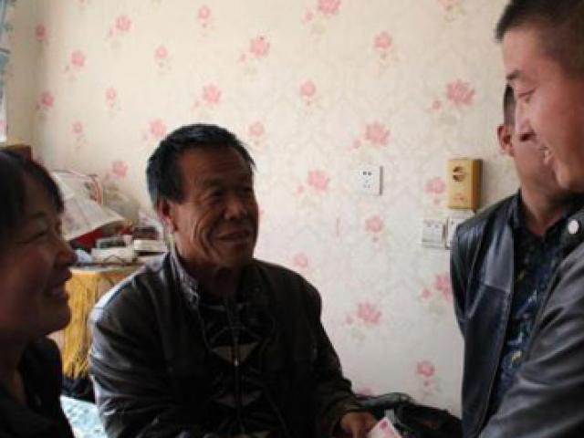 Bạn trẻ - Cuộc sống - Em dâu chăm sóc anh chồng khuyết tật suốt 22 năm