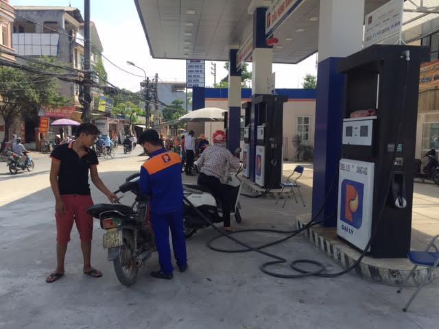 Tin tức trong ngày - Làm gì để không bị "móc túi" khi đổ xăng?