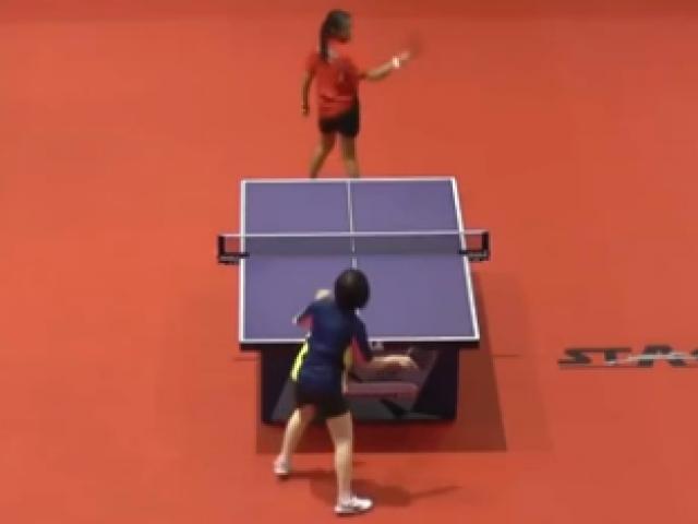 Thể thao - Bóng bàn: Xoay 360 độ cứu bóng đẹp chưa từng thấy