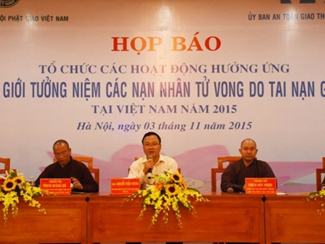 Tin tức trong ngày - 6.000 người cầu siêu cho nạn nhân tai nạn giao thông