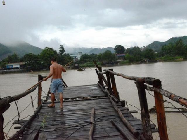 Tin tức trong ngày - Mưa lớn ở Khánh Hòa, 6 người tử vong, 1 cầu bị sập