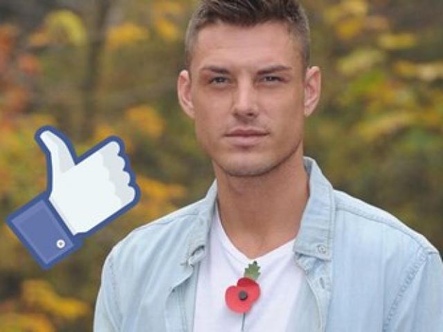 Chuyện công sở - Chàng trai bị đuổi việc vì lỡ "like" ảnh đồng nghiệp